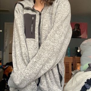 Comfortable Sweatshirt (SHOOT ME OFFERS)